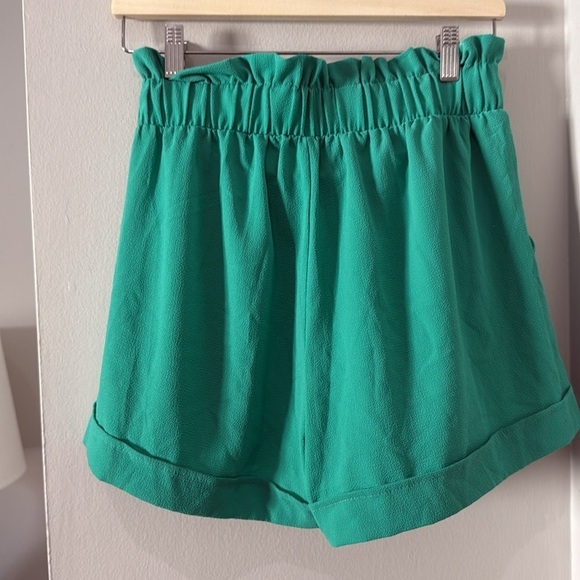 Tyche flowy green stretchy waist shorts with pocket size large - Picture 3 of 4